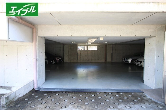 物件外観写真3　(駐車場)