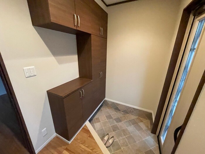 物件内観写真18　(玄関)