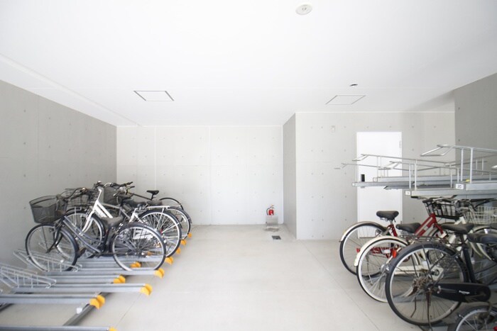 物件外観写真5　(駐輪場)