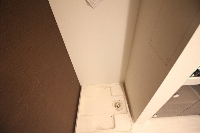 物件内観写真16　(洗濯機置場)