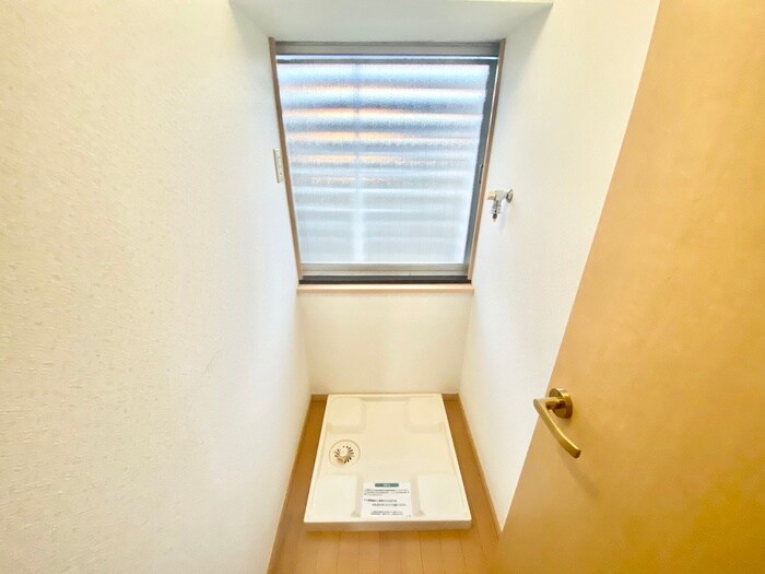 物件内観写真13　(洗濯機置場)