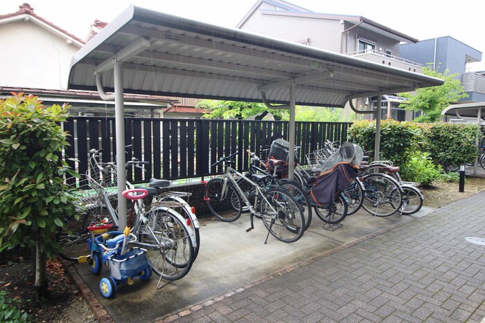 物件外観写真5　(駐輪場)