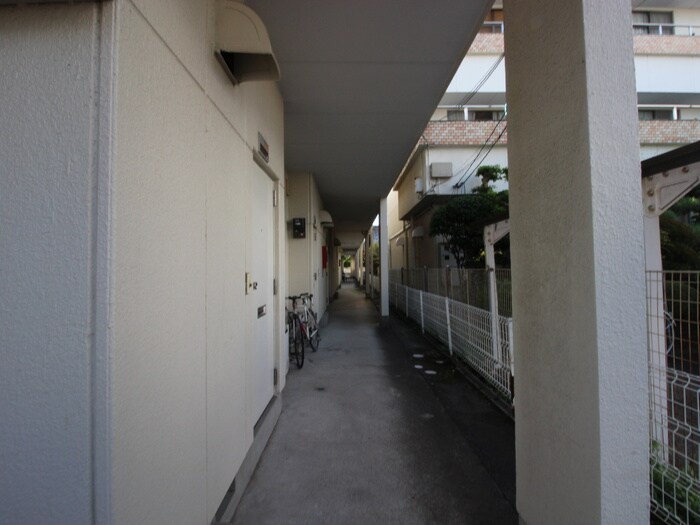 物件外観写真6　(エントランス部分)