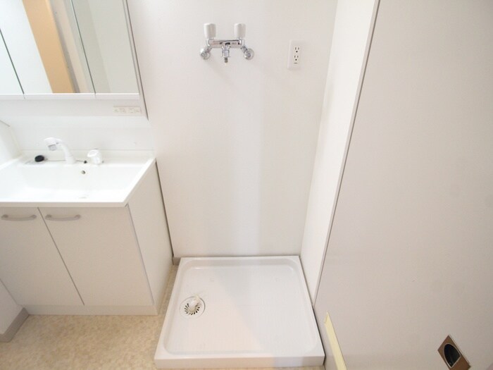 物件内観写真15　(洗濯機置場)