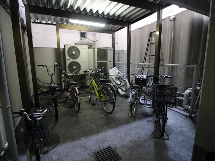 物件外観写真4　(駐輪場)