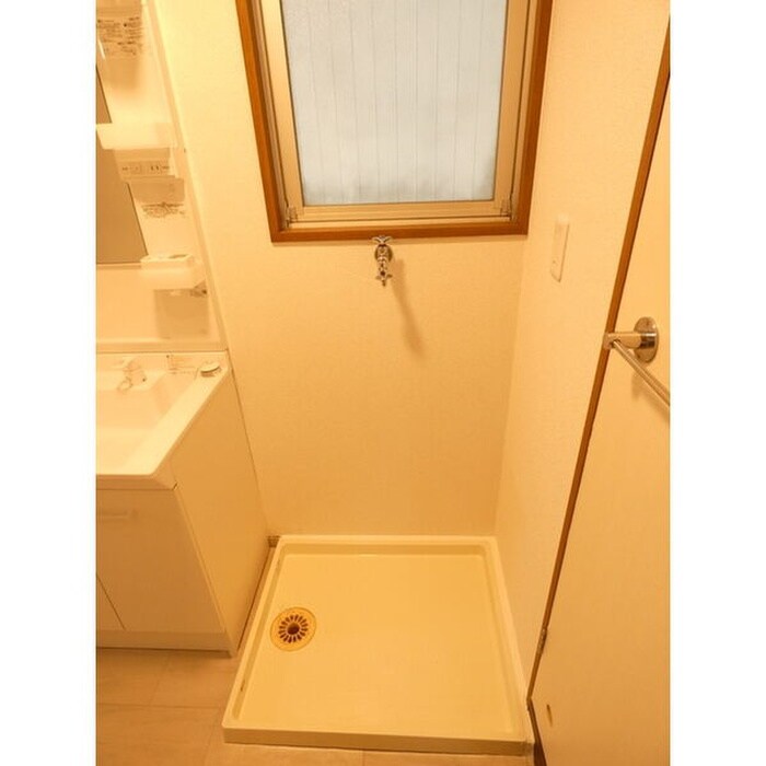 物件内観写真9　(洗濯機置場)