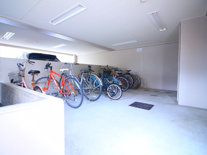 物件外観写真6　(駐輪場)