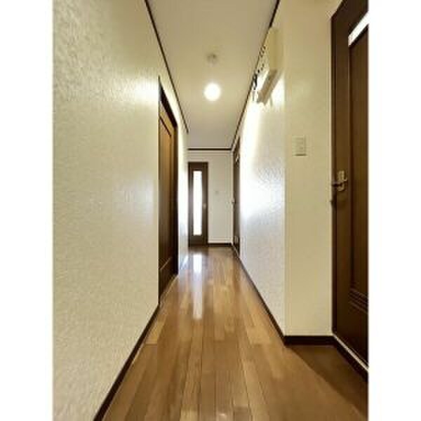 物件内観写真4　(廊下)