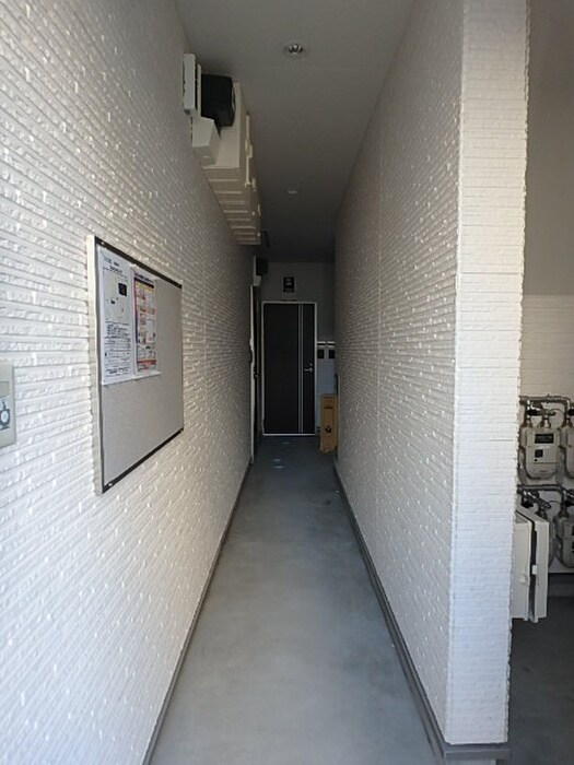 物件外観写真6　(エントランス部分)