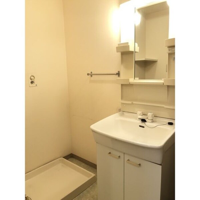 物件内観写真14　(洗濯機置場)