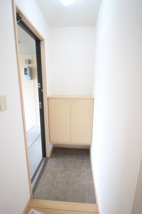 物件内観写真7　(玄関)