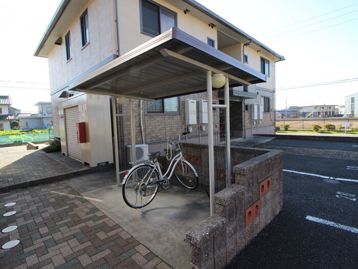 物件外観写真4　(駐輪場)