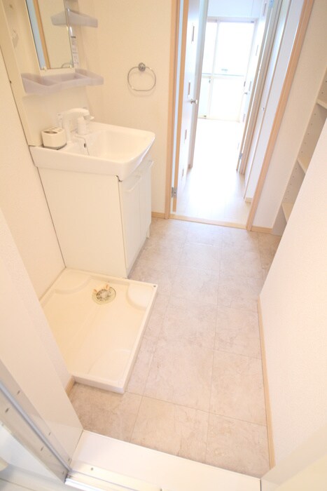 物件内観写真11　(洗濯機置場)