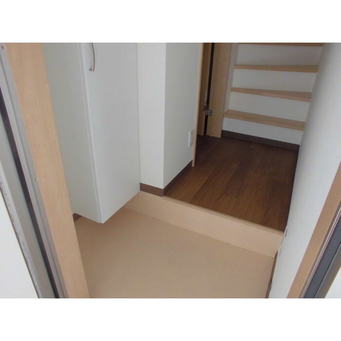 物件内観写真7　(玄関)