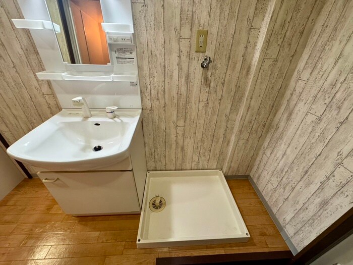 物件内観写真12　(洗濯機置場)