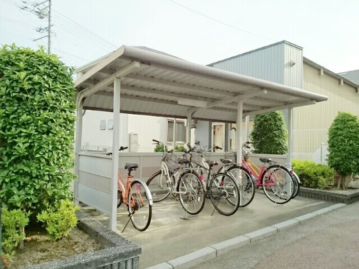 物件外観写真5　(駐輪場)