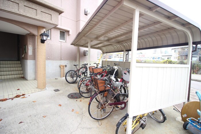 物件外観写真4　(駐輪場)