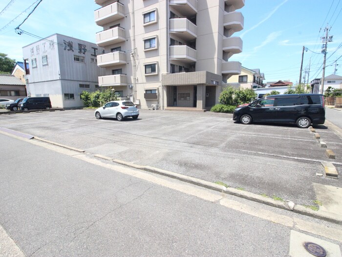 物件外観写真4　(駐車場)