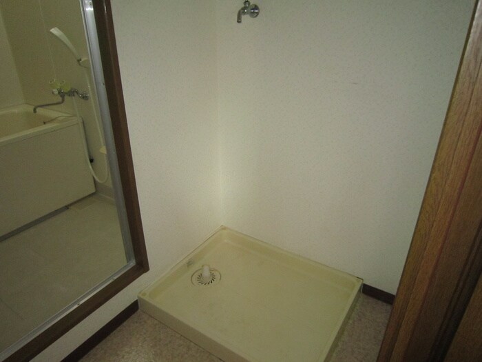 物件内観写真13　(洗濯機置場)