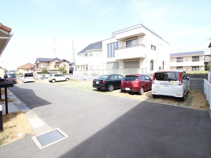 物件外観写真5　(駐車場)