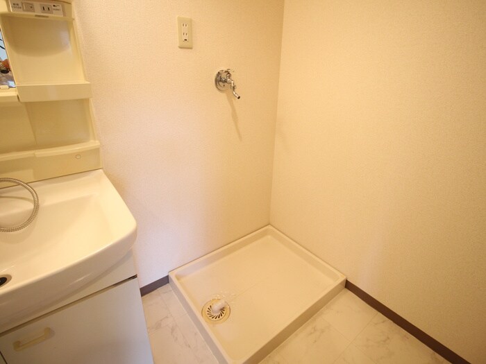 物件内観写真12　(洗濯機置場)