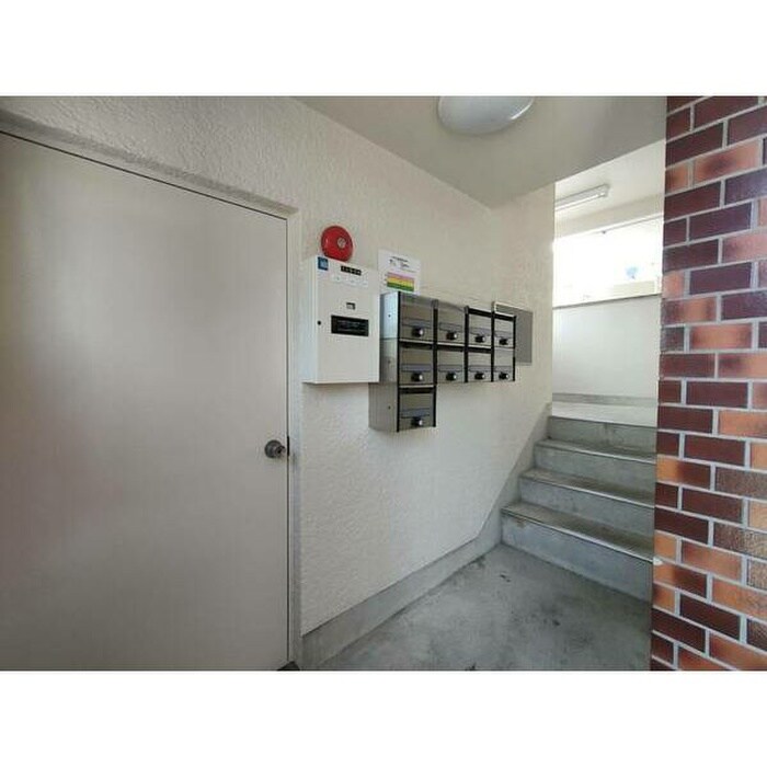 物件外観写真4　(エントランス部分)