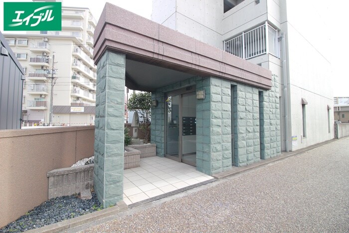 物件外観写真4　(エントランス部分)