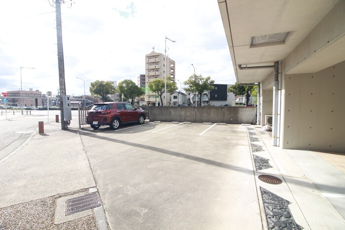 物件外観写真5　(駐車場)