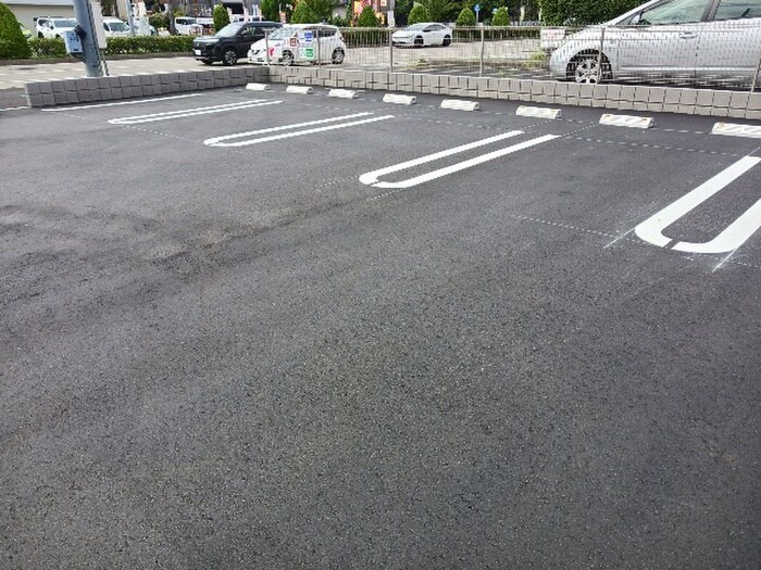 物件外観写真2　(駐車場)