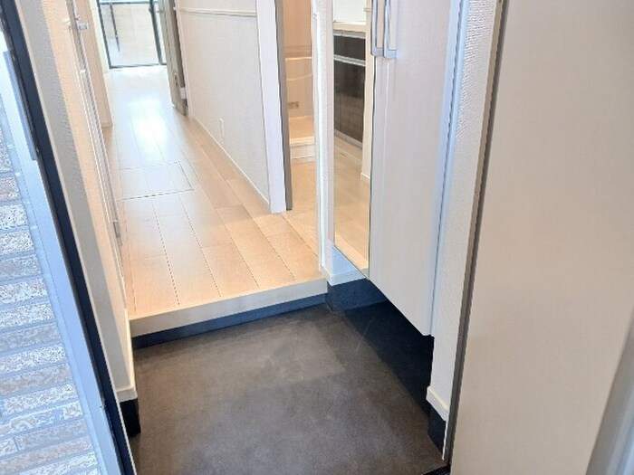 物件内観写真5　(玄関)