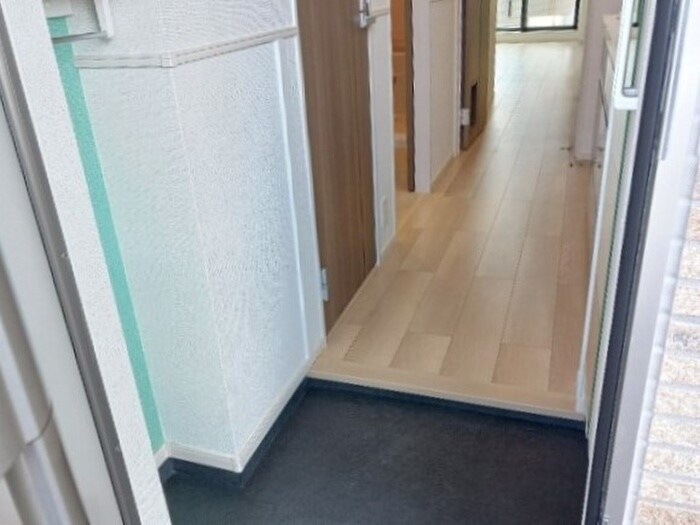 物件内観写真5　(玄関)