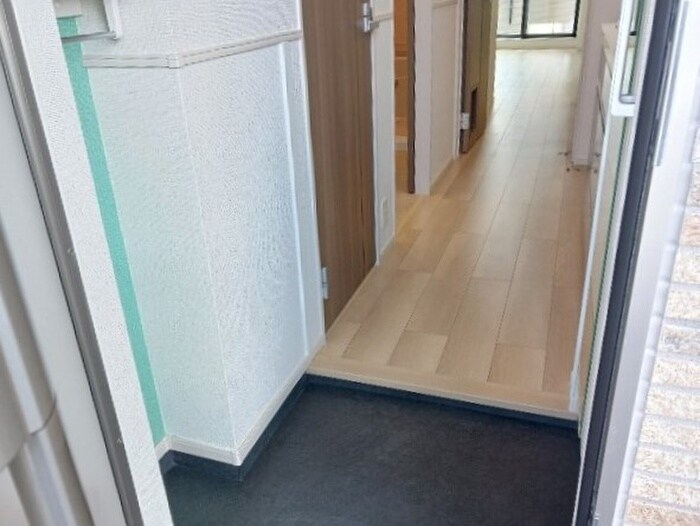 物件内観写真5　(玄関)