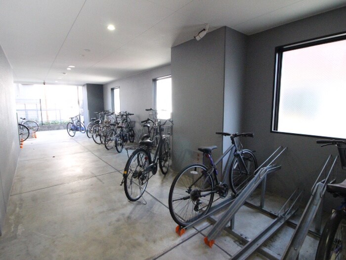 物件外観写真3　(駐輪場)