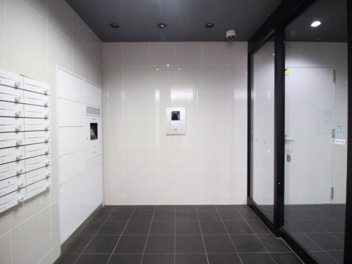 物件外観写真5　(エントランス部分)