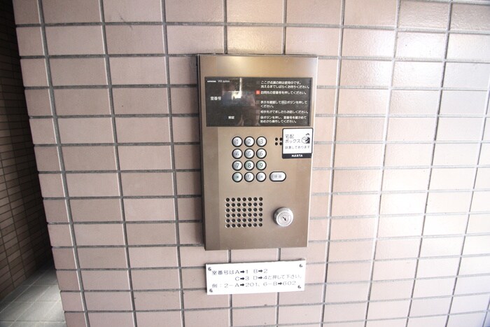 物件外観写真3　(エントランス部分)