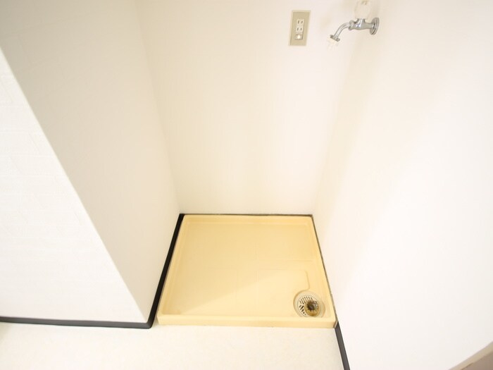 物件内観写真12　(洗濯機置場)