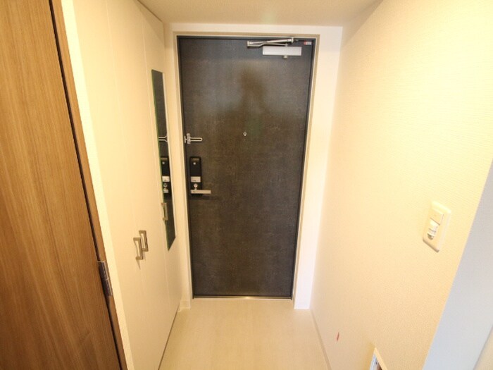 物件内観写真7　(玄関)