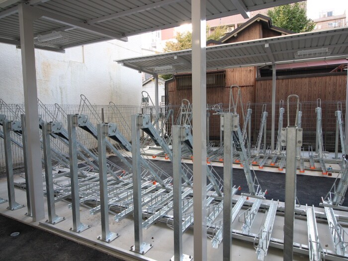 物件外観写真4　(駐輪場)