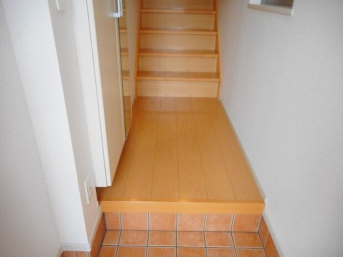 物件内観写真7　(玄関)