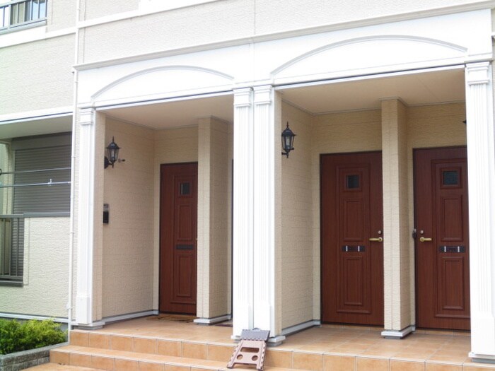 物件外観写真6　(エントランス部分)