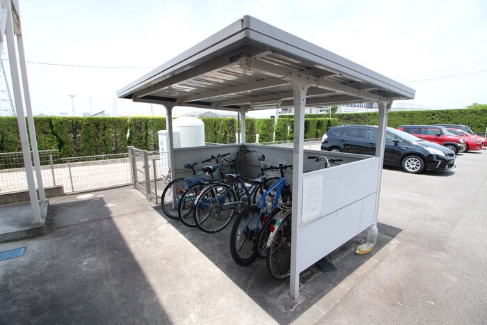 物件外観写真2　(駐輪場)