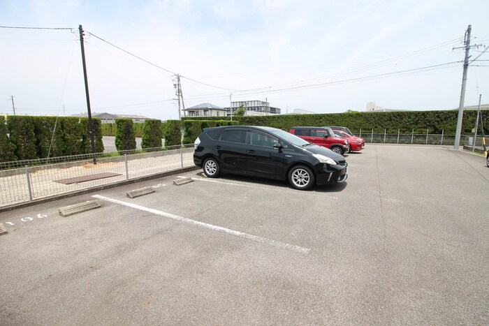 物件外観写真5　(駐車場)
