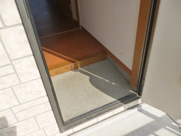 物件内観写真15　(玄関)