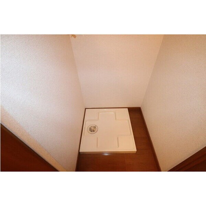 物件内観写真6　(洗濯機置場)