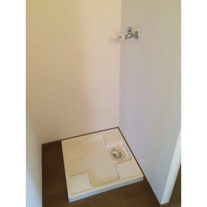 物件内観写真6　(洗濯機置場)