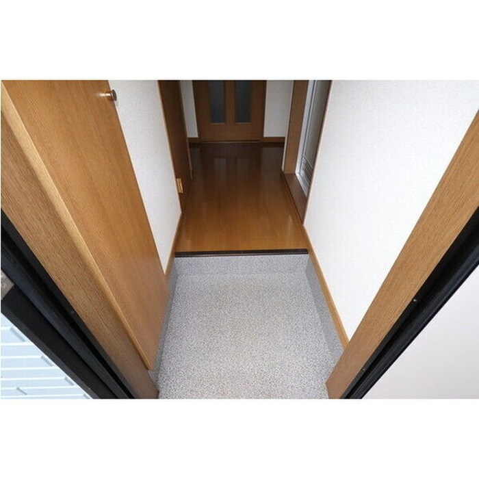 物件内観写真10　(玄関)