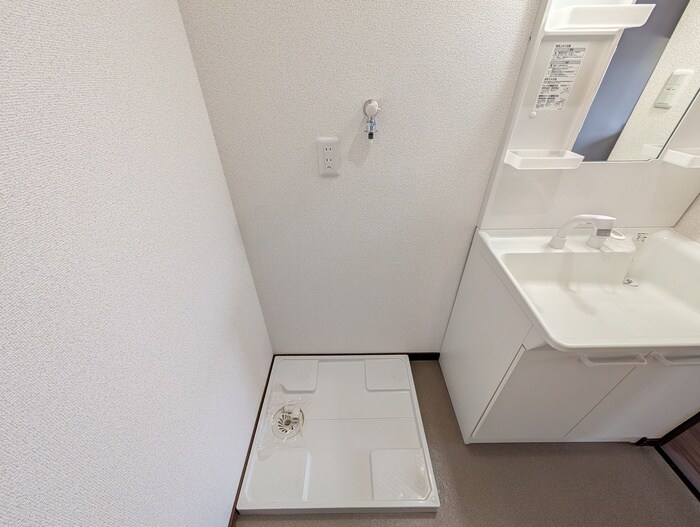 物件内観写真15　(洗濯機置場)