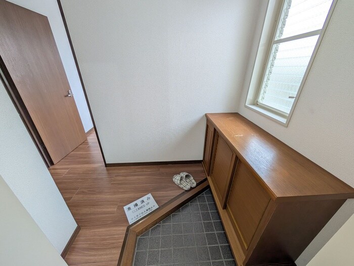 物件内観写真16　(玄関)