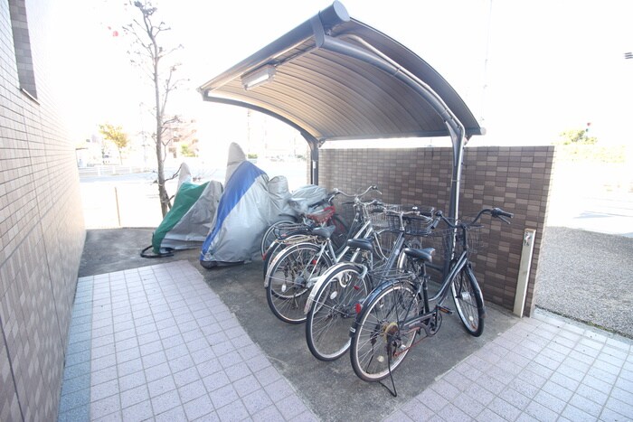 物件外観写真3　(駐輪場)