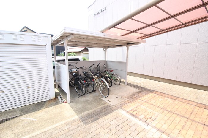 物件外観写真3　(駐輪場)